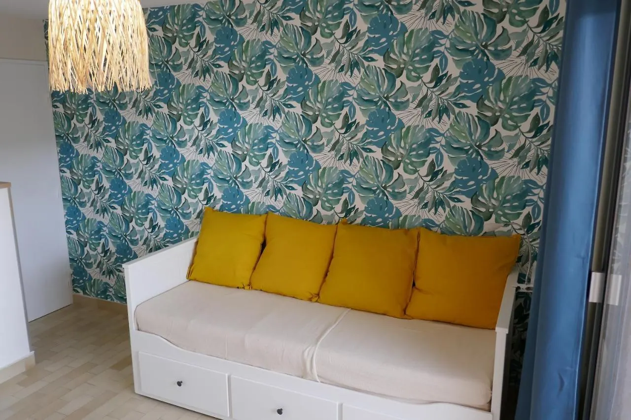 Apartment Bel Appartement Acces Direct Mer; L'Almanarre, Hyeres France
