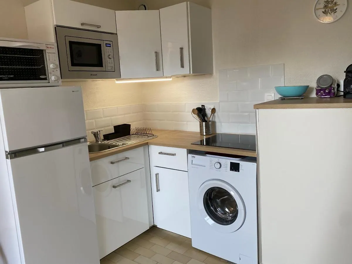 Apartment Bel Appartement Acces Direct Mer; L'Almanarre, Hyeres