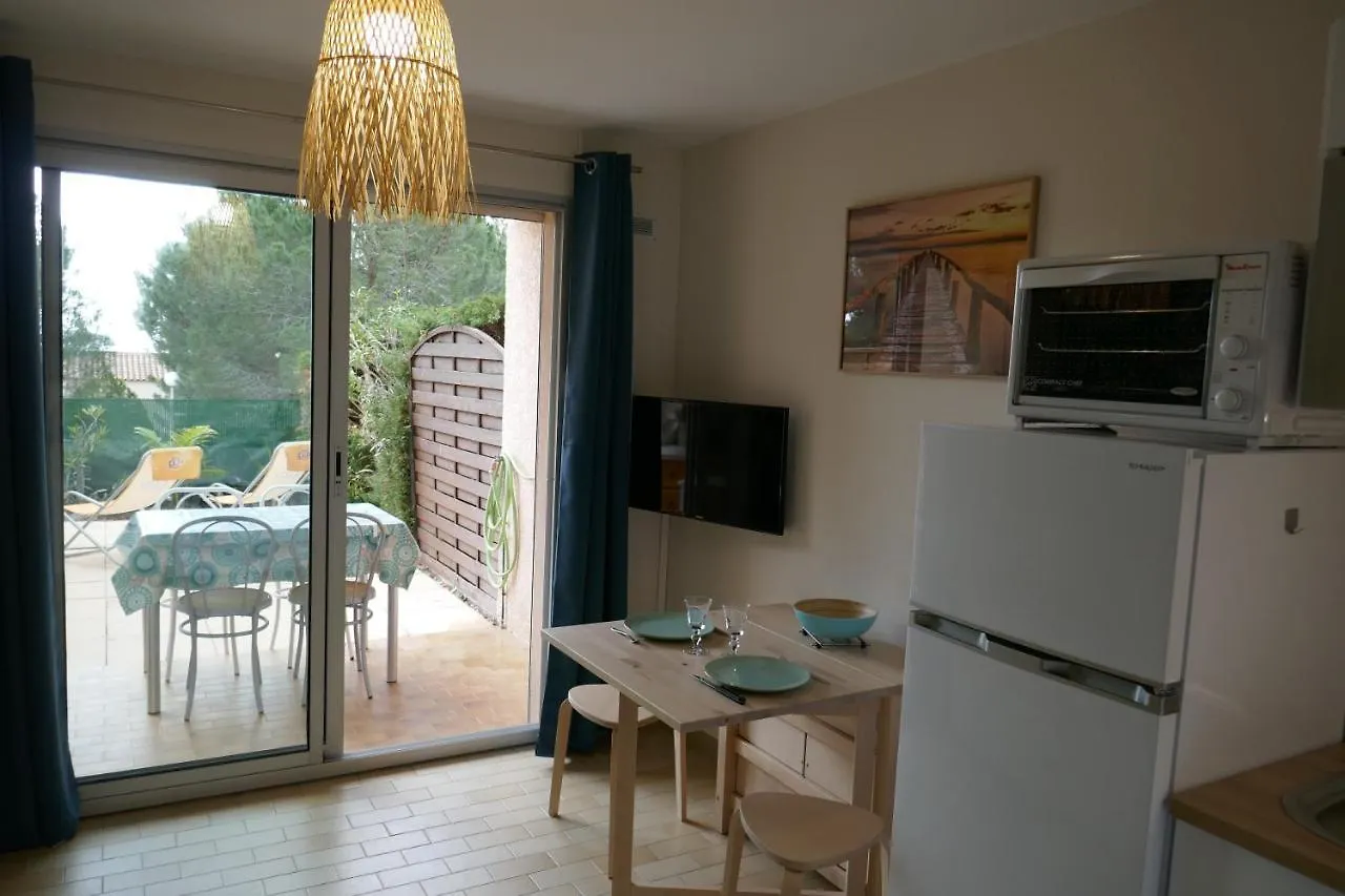 Apartment Bel Appartement Acces Direct Mer; L'Almanarre, Hyeres